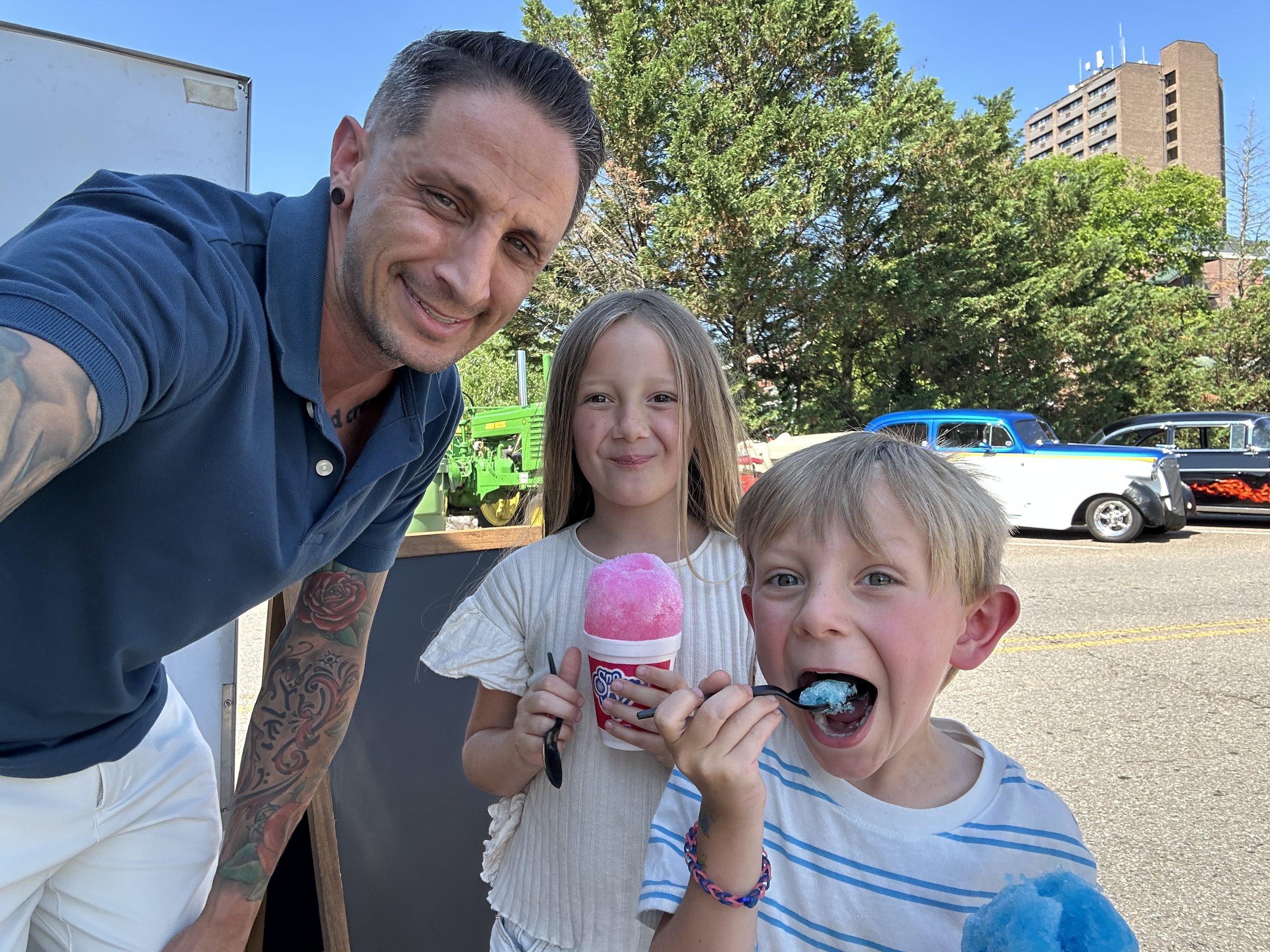 Vince Russell with his two children enjoying a fun day out, demonstrating the strong father-child bond he teaches other dads to build